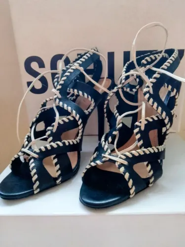 Schutz 38 Preta e Bege salto alto