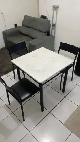 Mesa de mármore 75x75x80 com 3 cadeiras