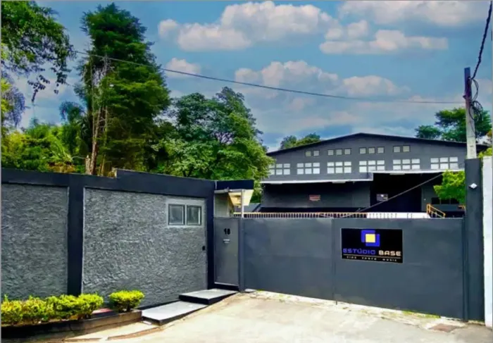 Estúdio Audiovisual / Imóvel Comercial à Venda  Granja Viana  Cotia | 2.700 m² de terreno 