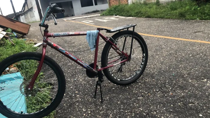 Quero vender essa bike aro 26 reduzido par de aro Vmaxx 