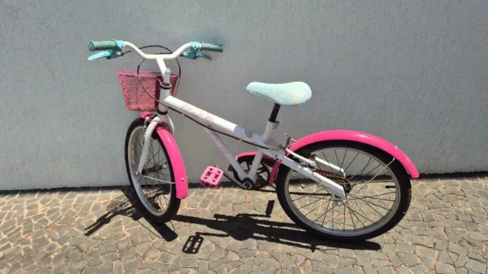 bibicleta infantil Caloi aro 20 branca modelo Barbie