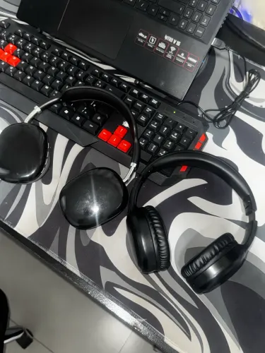2 headsets