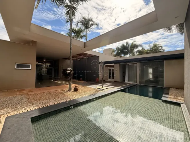 Casa Alto Padrão | 551 m² | 3 Suítes | Lazer Completo