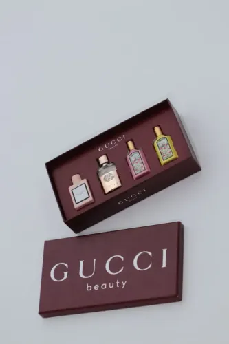 Conjunto de miniaturas de perfumes femininos da Gucci Beauty