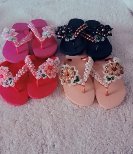 Sandálias Havaianas bordadas