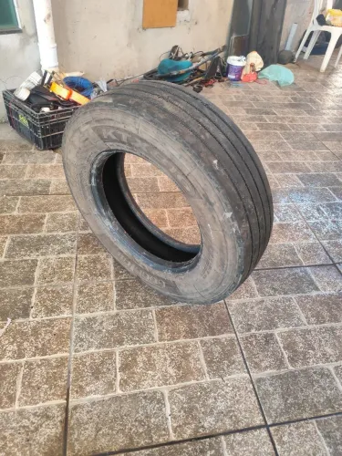 Pneu caminhão 3/4 215/75/17.5R