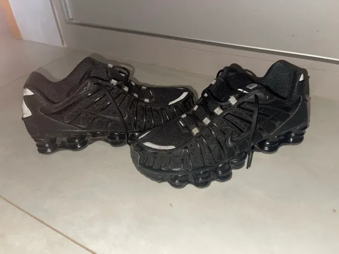 Tênis Nike Shox preto 12 molas 