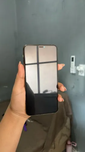 Vendo iPhone 11 Pro Max 64gb bateria 77%,traseira trincada mais não interfere em nada