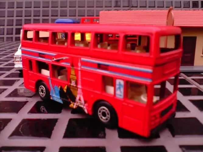 MINIATURA MATCHBOX LONDON BUS 1981 - LEYLAND TITAN - SCALE 1/121