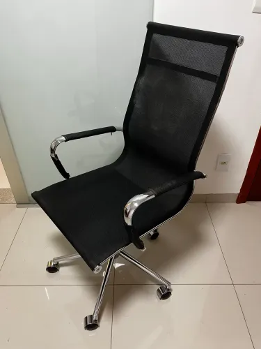Cadeira de escritório presidente estilo Eames