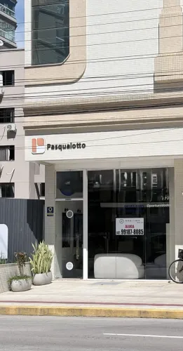 Sala comercial na Avenida Nereu | Meia Praia
