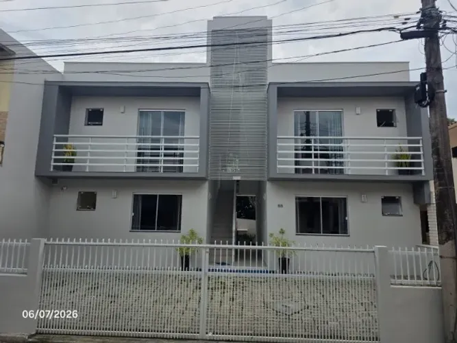 ALUGO STUDIO NA ARMAÇÃO, FLORIANÓPOLIS LOCALIZAÇÃO PRIVILEGIADA A 130m DA PRAIA.