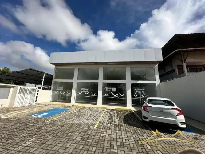 Loja em Capim Macio com Banheiro, 74m², Estacionamento