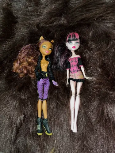 Bonecas monster high draculaura e clawdeen wolf (combo)