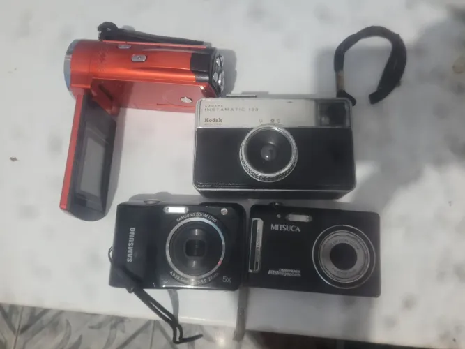 4 câmeras 3 com defeito 