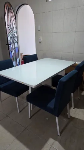 Mesa com 4 cadeiras