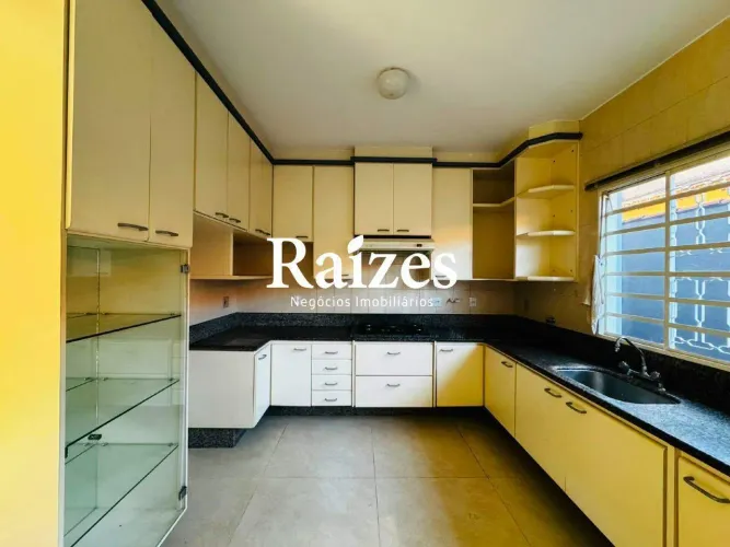 Espaçosa Casa de 400m² com Área Gourmet e Hidro no Bairro Brasil