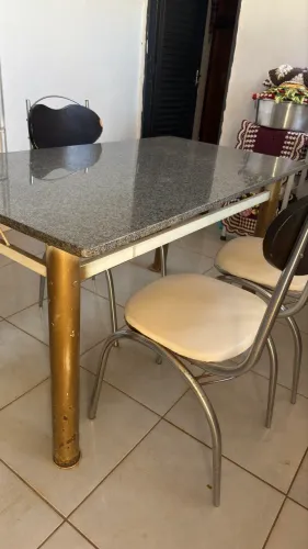 Mesa simples - C/ 3 cadeiras