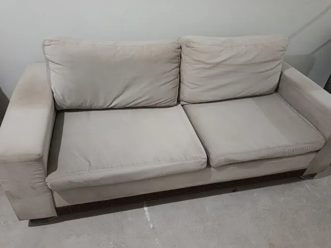 Sofá de três lugares