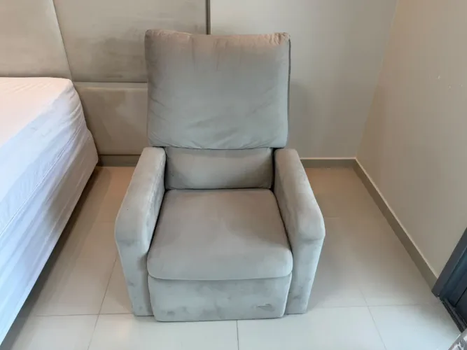 Poltrona do Papai Reclinável em Suede Cinza
