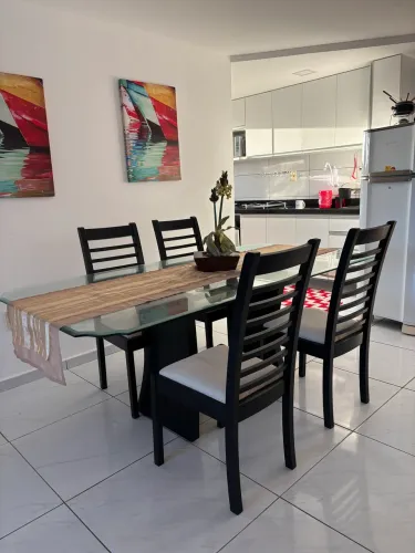 Conjunto Mesa de Jantar e Aparador 