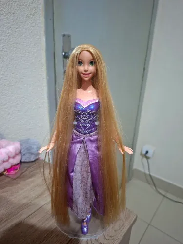 Boneca Rapunzel Mattel Disney 2011- pose e estilo.