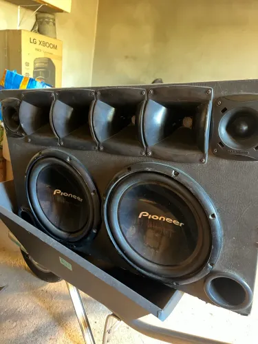 Caixa de som Pioneer Cara Preta