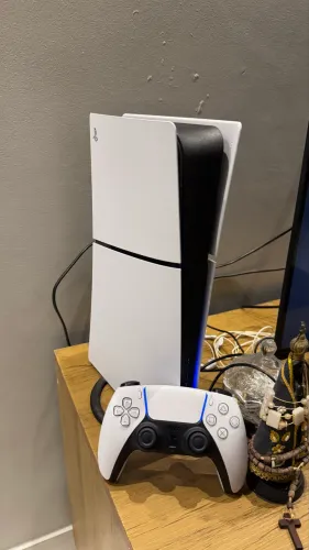 PS5 SLIM COM APENAS 6 MESES DE USO