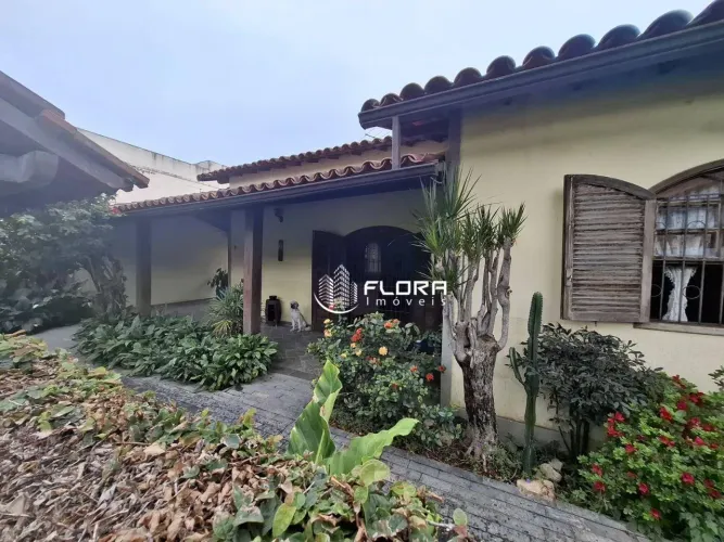 Casa com 4 dormitórios à venda, 140 m² por R$ 780.000 - Itaipu - Niterói/RJ