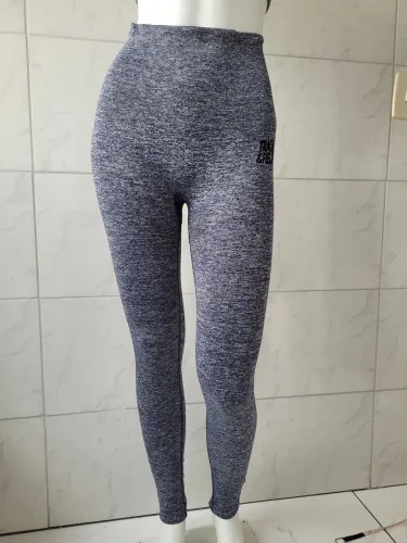 Calça de ginastica TRAK&FIELD.