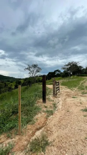 IMÓVEL DE OPORTUNIDADE em Moeda MG! Terreno maravilhoso, vista linda e muito reservado.