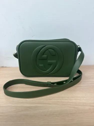 Bolsa lateral injetável verde escura