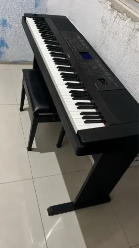 PIANO DIGITAL TECLADO YAMAHA DGX 660