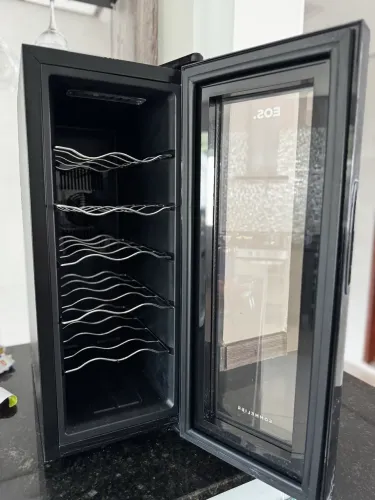 Adega de vinhos EOS nova
