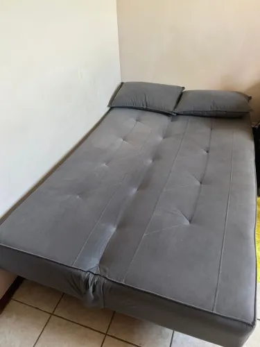Sofá Cama Clic-Clac Cinza 3 Lugares c/ 2 Almofadas - Ótimo Estado