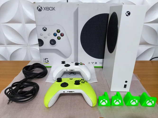 Xbox Séries S - 2 Controles - Impecável - Aceito Cartão até 18x