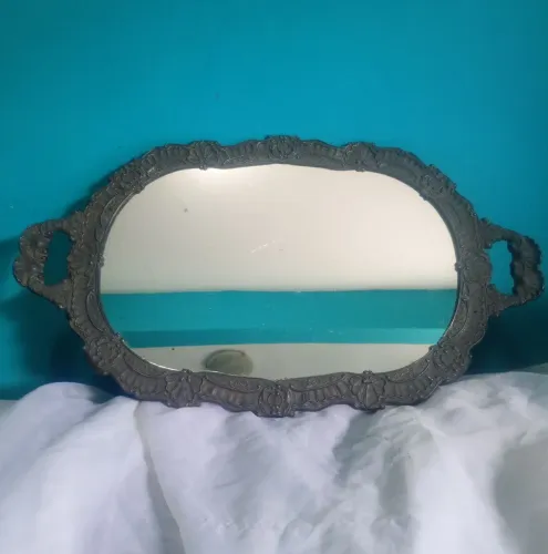 Antiga bandeja com espelho em Pewter - Decorada com conchas