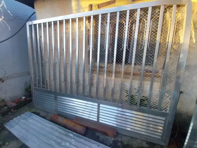 Portão basculante de Alumínio