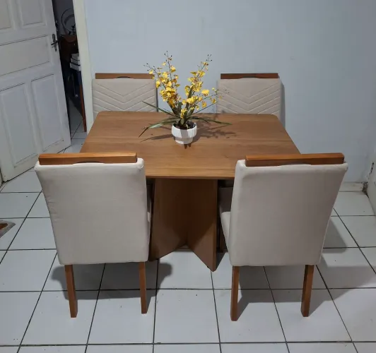 Mesa 4 cadeiras