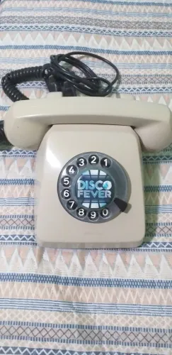 Aparelho de telefone antigo