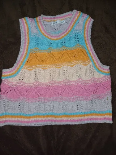 Colete de tricô pastel da Zara
