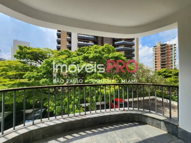 Apartamento a venda em rua fechada no Real Parque com 250m2, 4 dorms, 3 suites, 3 vagas co