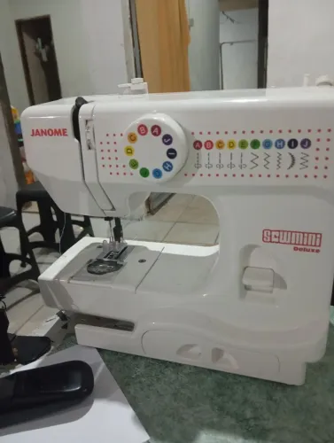 Máquina Janome Semi-nova