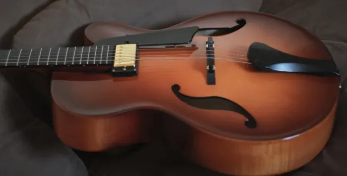 Guitarra Cassias Jazz Elite 16 Archtop Luthier - High-End