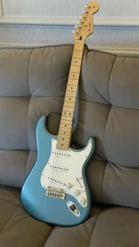 Zerinha! Fender Player Tidepool Blue 