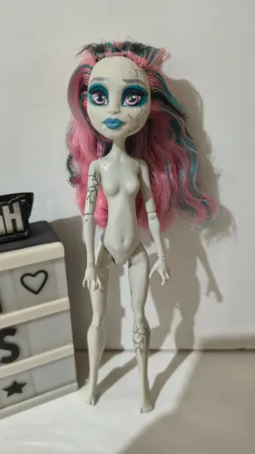 Monster High Rochelle zombie shake SUCATA