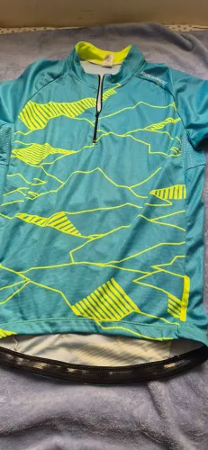 Blusa de ciclismo infantil. Tamanho 8 anos.