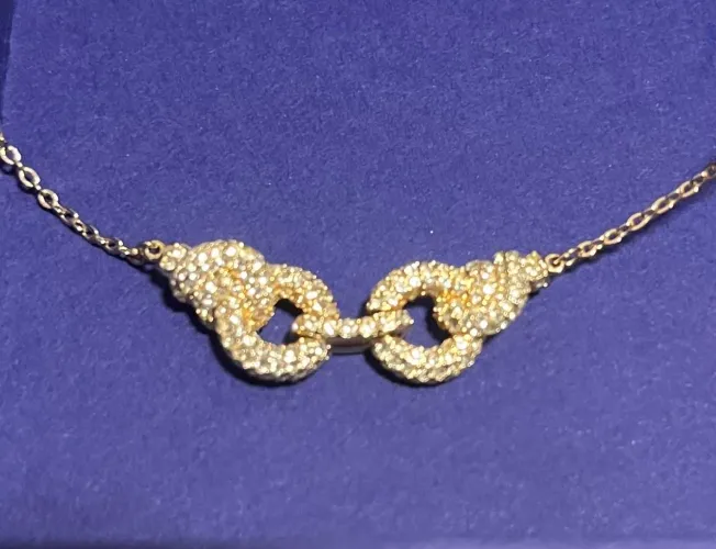 Colar Swarovski Conchas com Cristais.