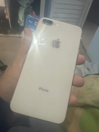 Vendo iPhone 8 Plus 650 reais tudo certinho tem película vai carregador e capinha
