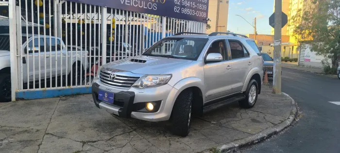Toyota Hilux SW4 SRV D4-d 4X4 3.0 TDI Dies. AUT 2014